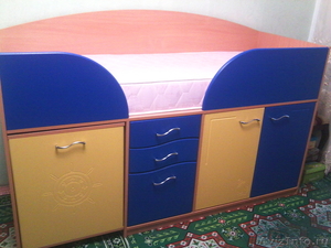 Детская кровать с встроенным выдвижным столом - Изображение #1, Объявление #724792