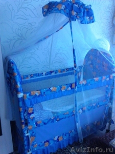 кроватка манеж,сине-голубого цвета на колесиках                                  - Изображение #1, Объявление #1250889