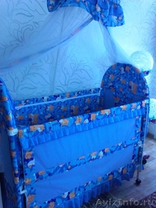 кроватка манеж,сине-голубого цвета на колесиках                                  - Изображение #2, Объявление #1250889